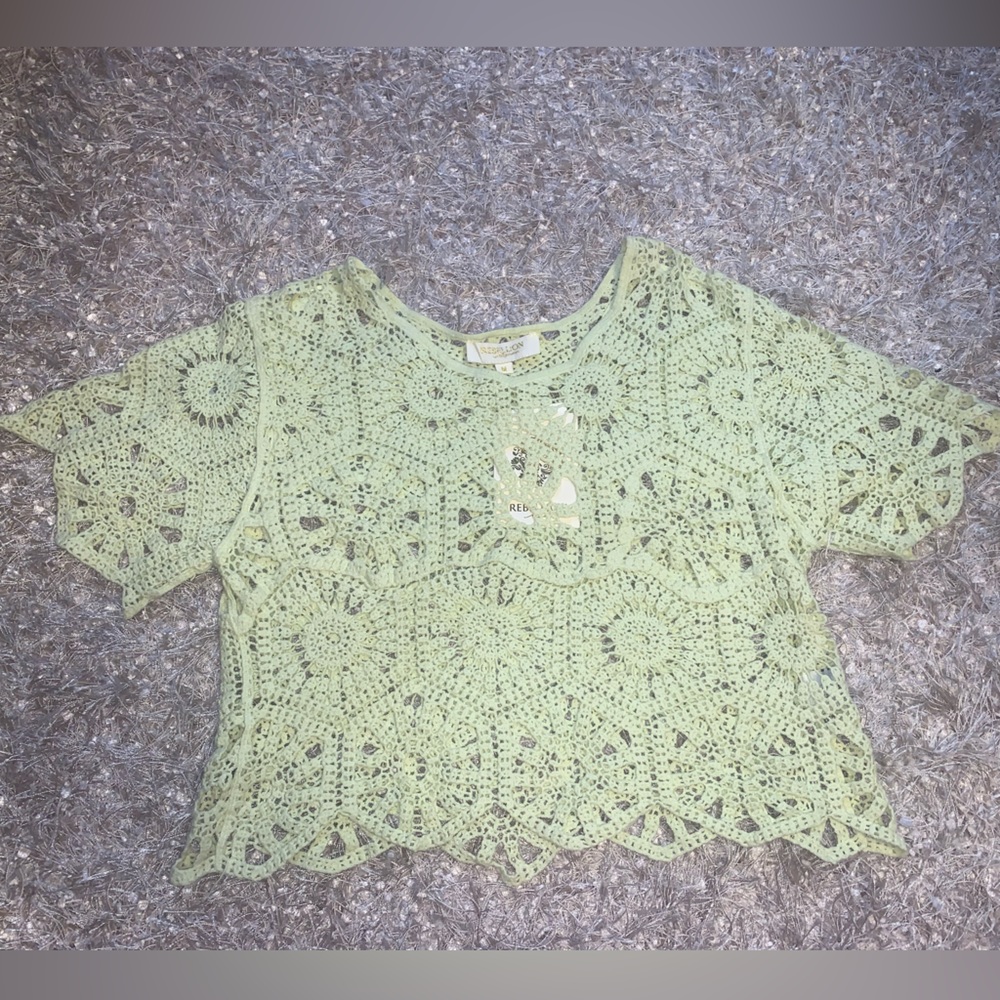 Crochet crop top - pale yellow - sz M NWT